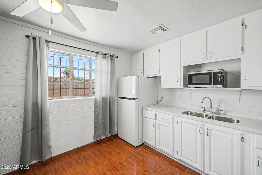1823 E Sunland Avenue - Photo 9