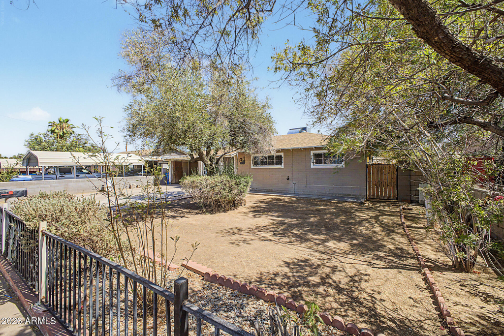 1823 E Sunland Avenue - Photo 2