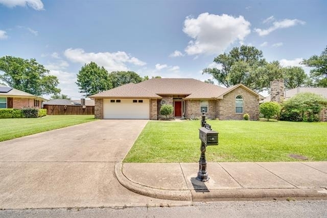 404 Highland Drive - Photo 0