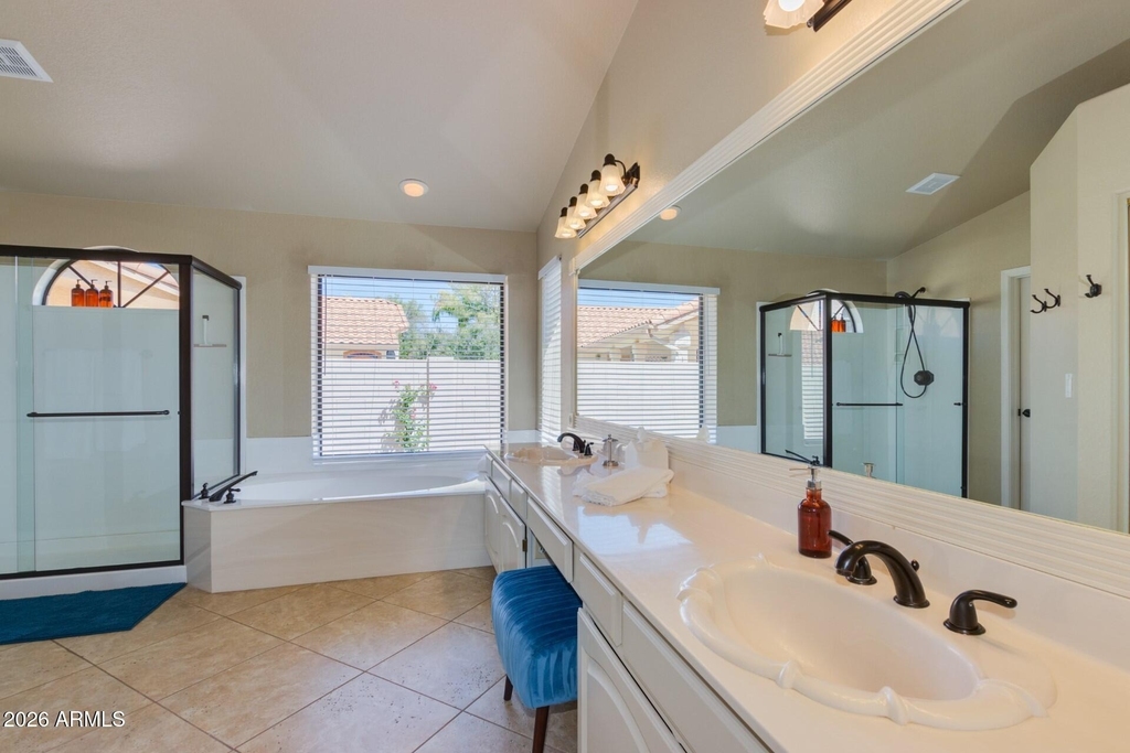 1585 W Honeysuckle Lane - Photo 18