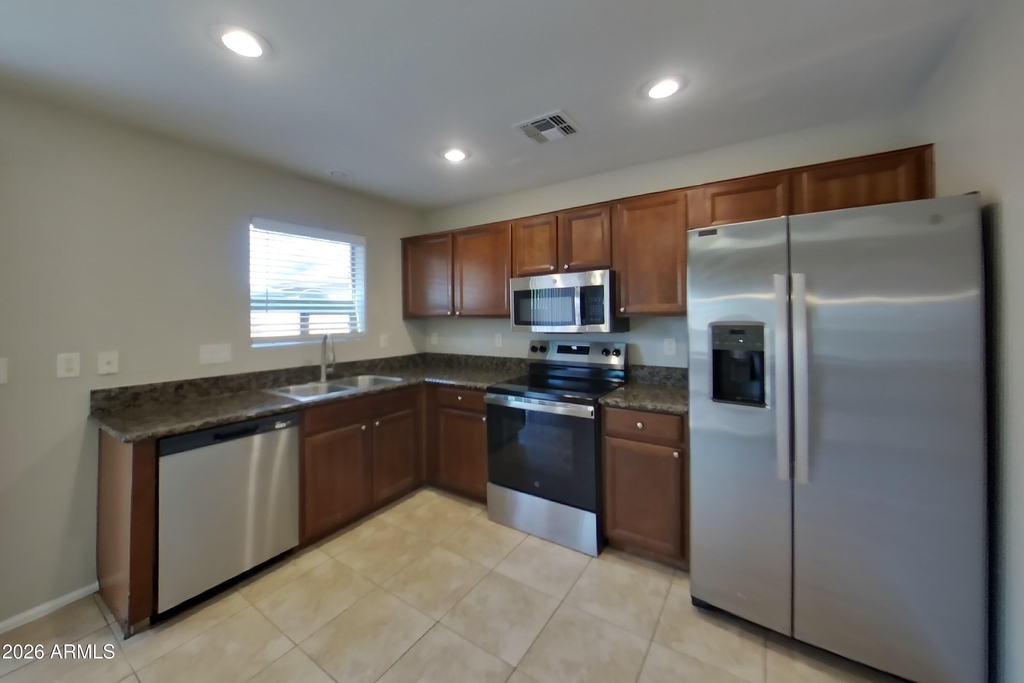 42065 W Sunland Drive - Photo 3