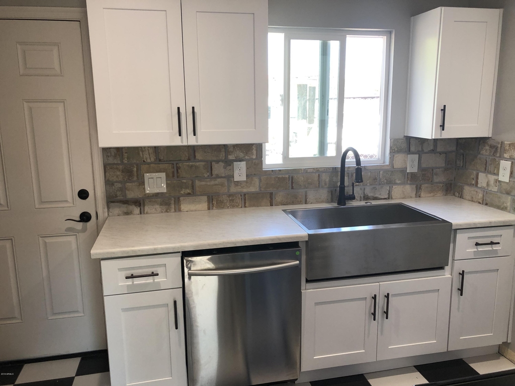 725 E Moreland Street - Photo 3