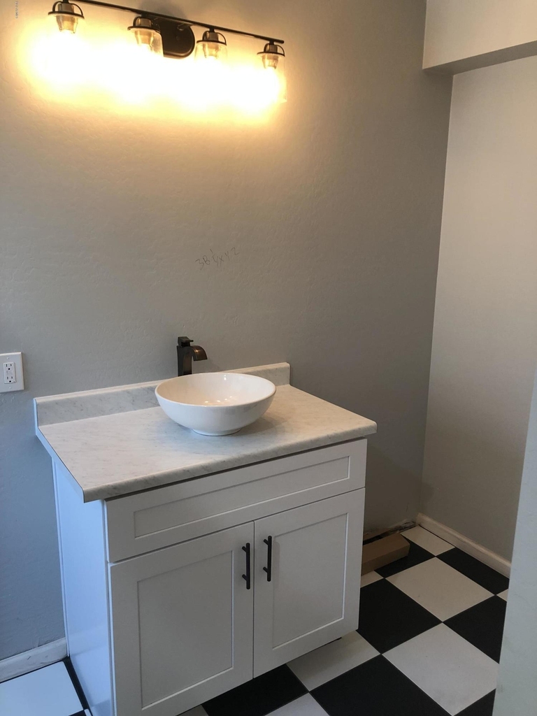 725 E Moreland Street - Photo 13