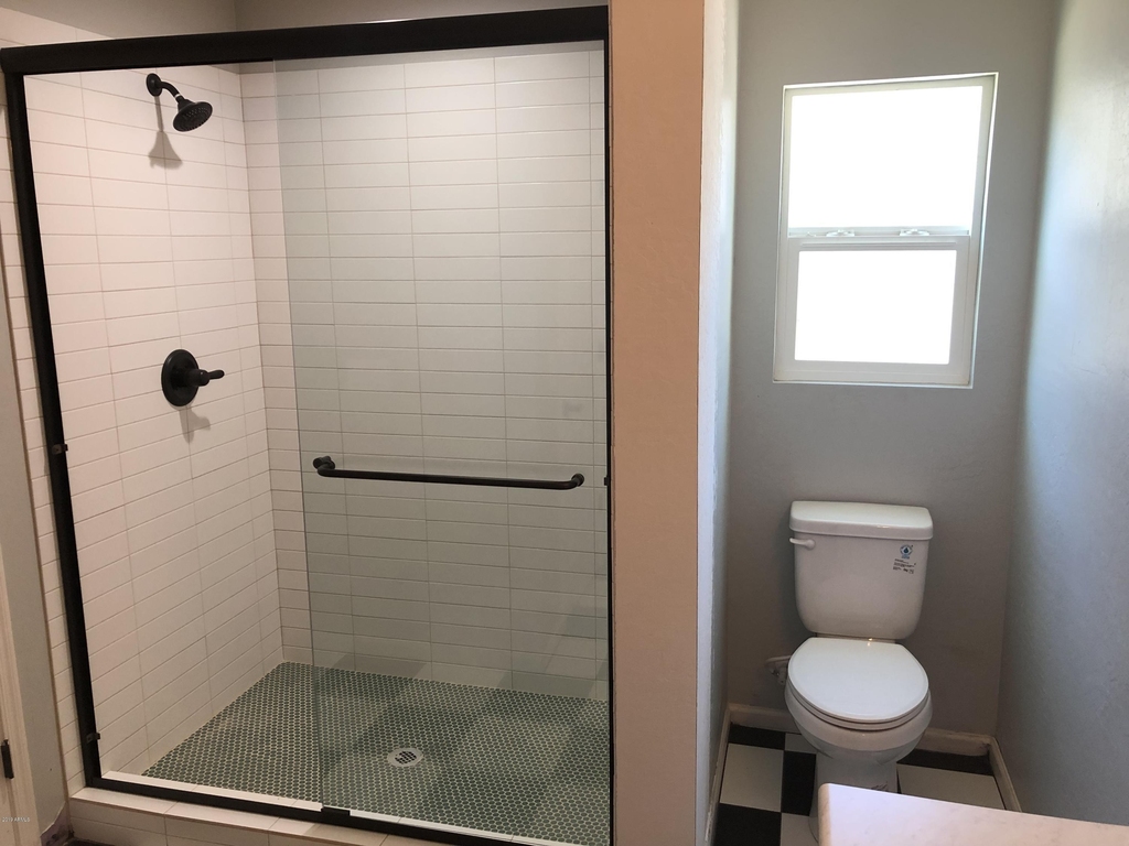 725 E Moreland Street - Photo 12