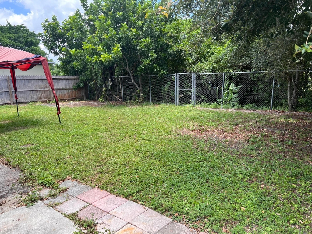 10629 S 228th Lane - Photo 18