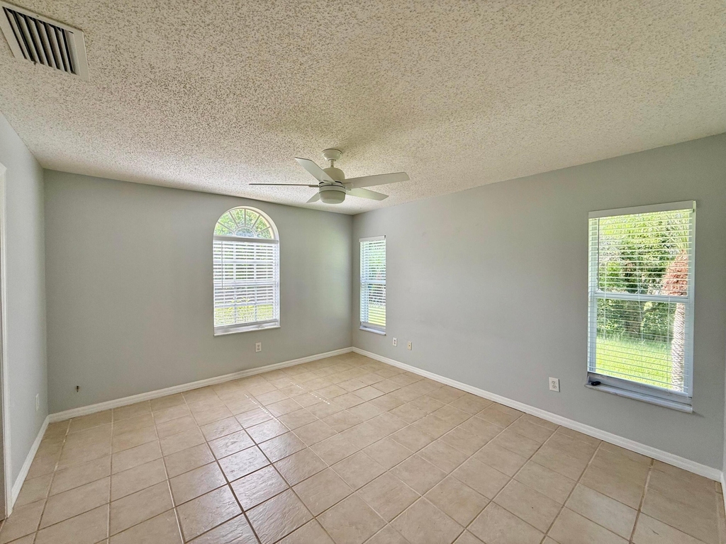 5707 Silver Oak Drive - Photo 4