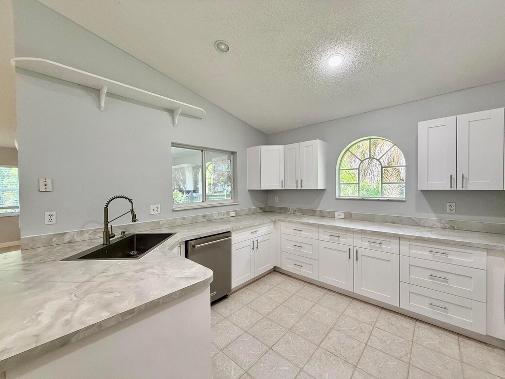5707 Silver Oak Drive - Photo 16