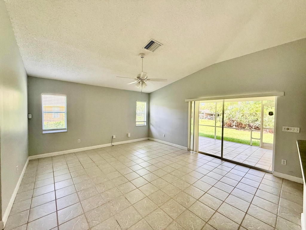 5707 Silver Oak Drive - Photo 3