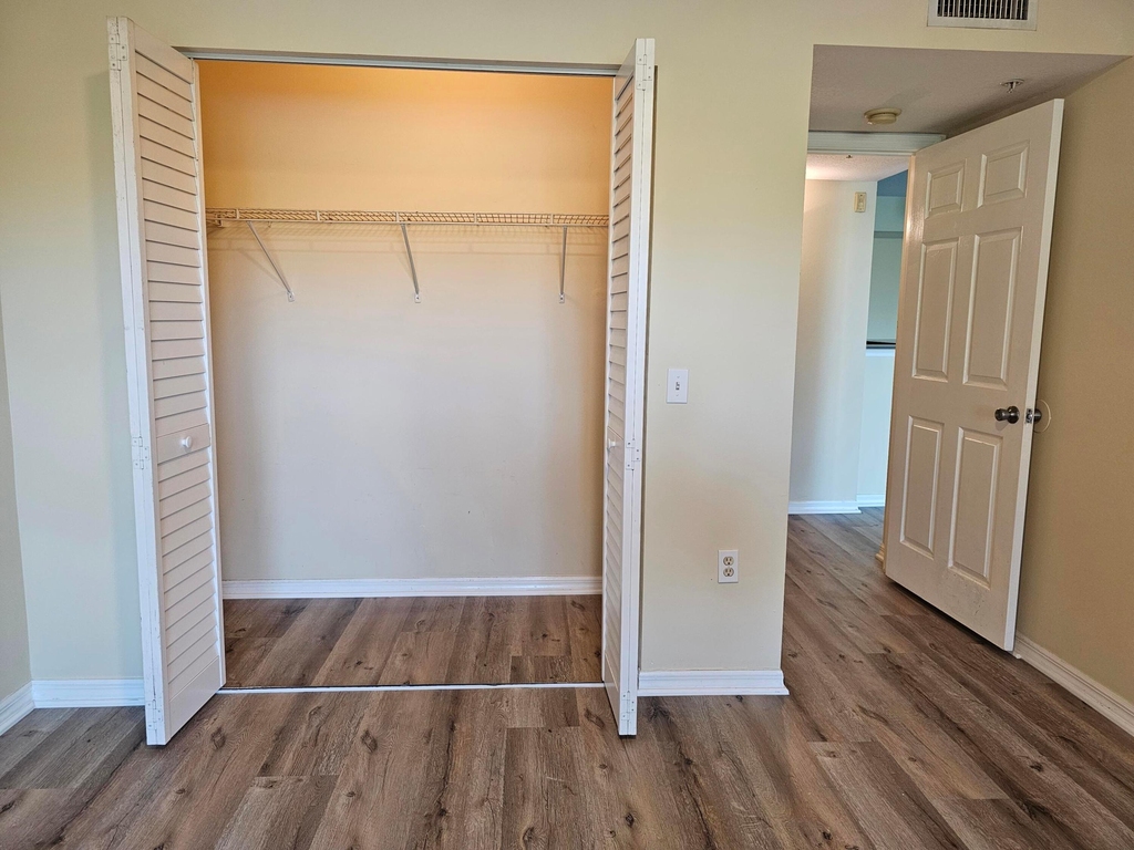 604 Villa Circle - Photo 7