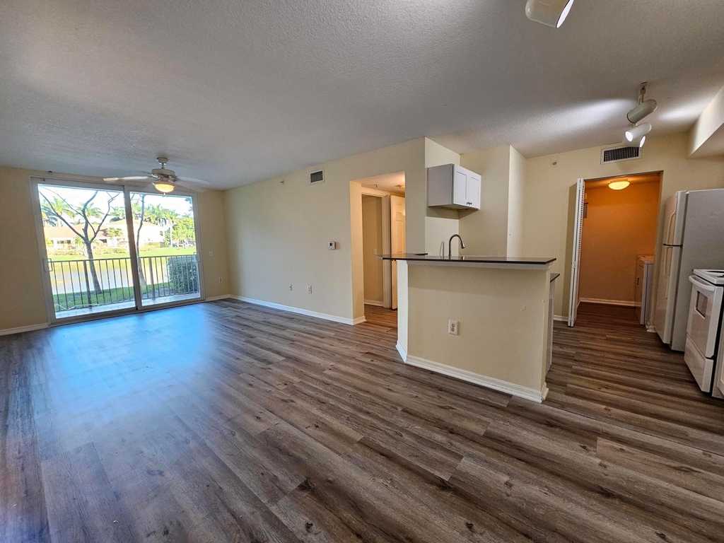 604 Villa Circle - Photo 1