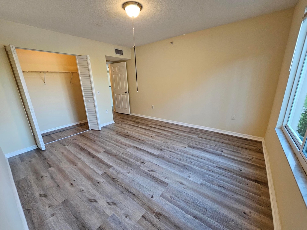 604 Villa Circle - Photo 9