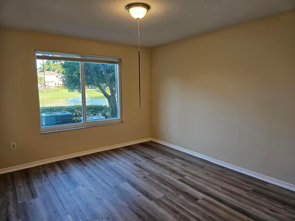 604 Villa Circle - Photo 8