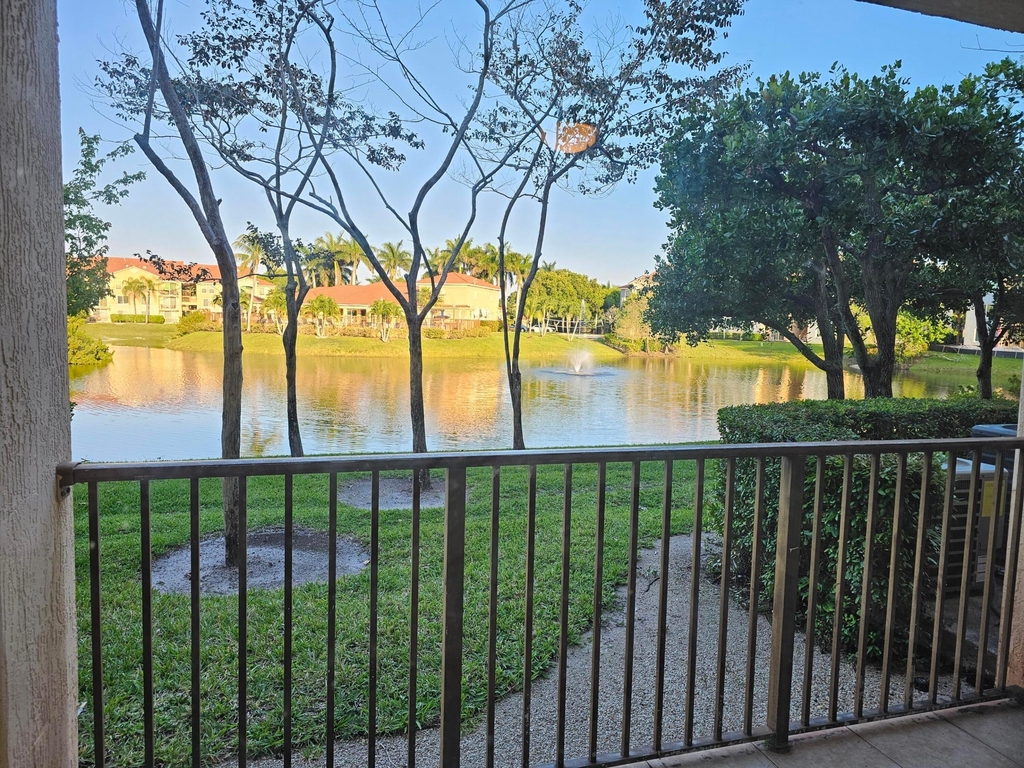 604 Villa Circle - Photo 0