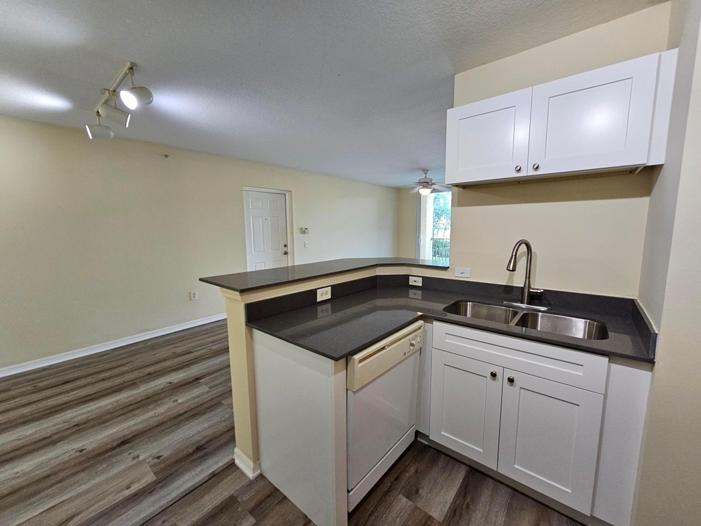 604 Villa Circle - Photo 5