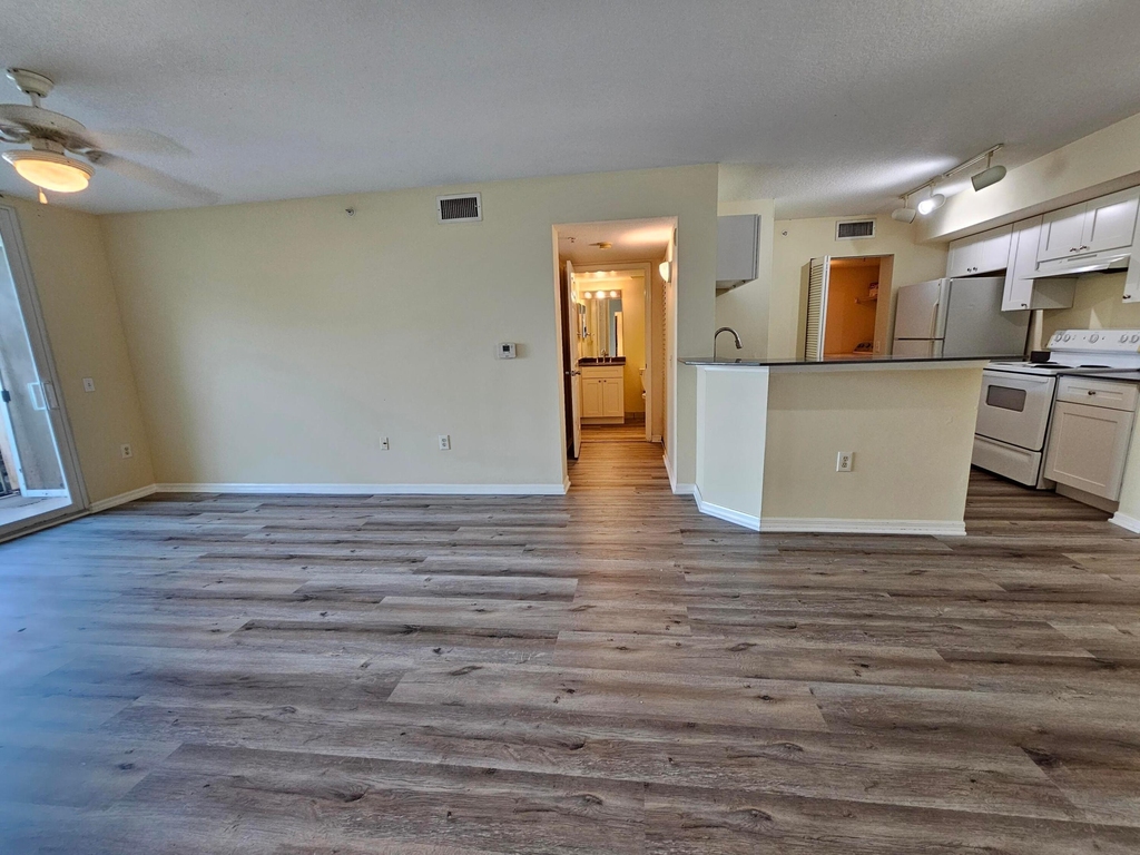 604 Villa Circle - Photo 2