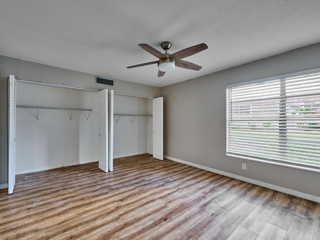12021 W Greenway Drive - Photo 30