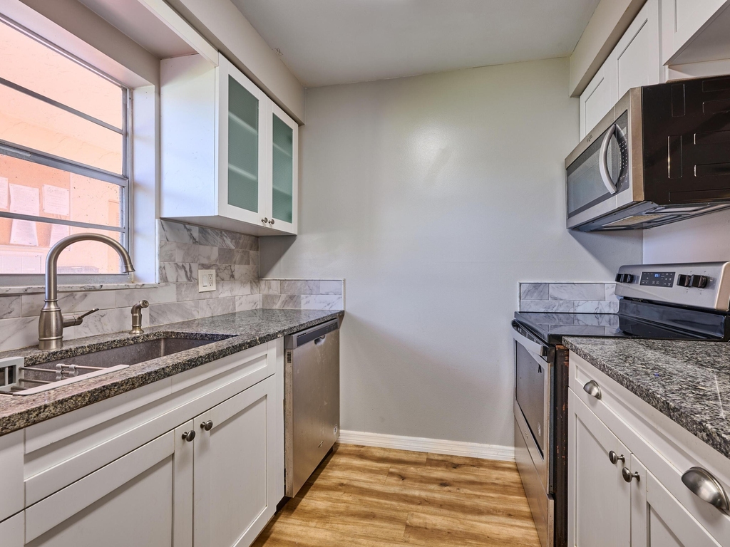 12021 W Greenway Drive - Photo 14