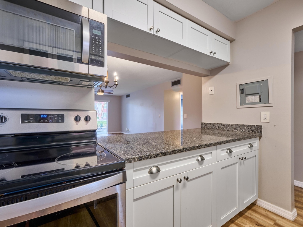 12021 W Greenway Drive - Photo 17