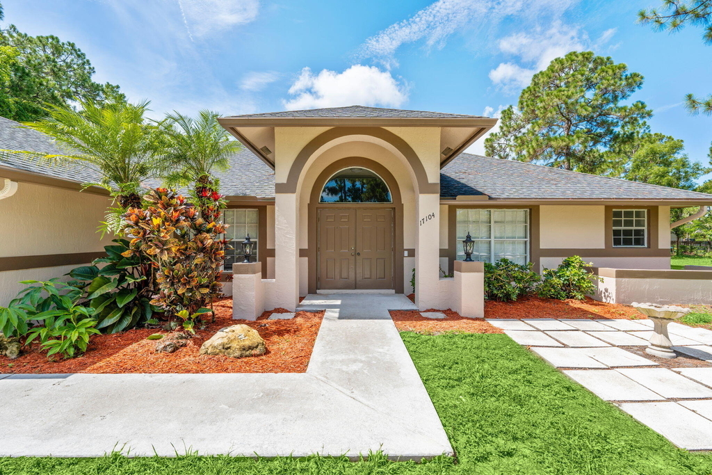 17104 76th Street N - Photo 4