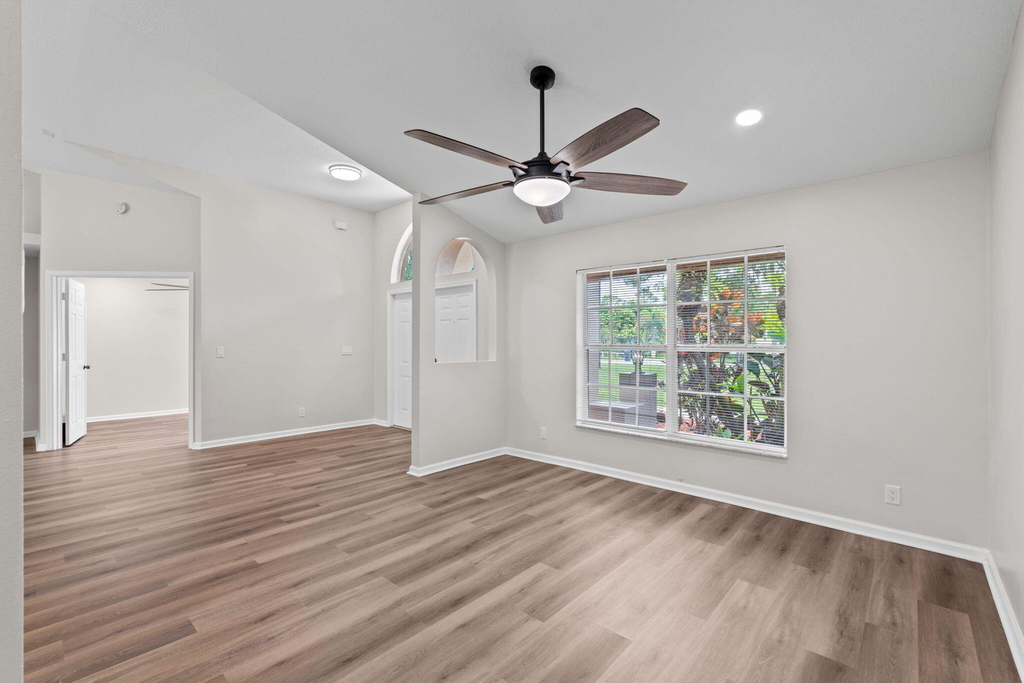 17104 76th Street N - Photo 6