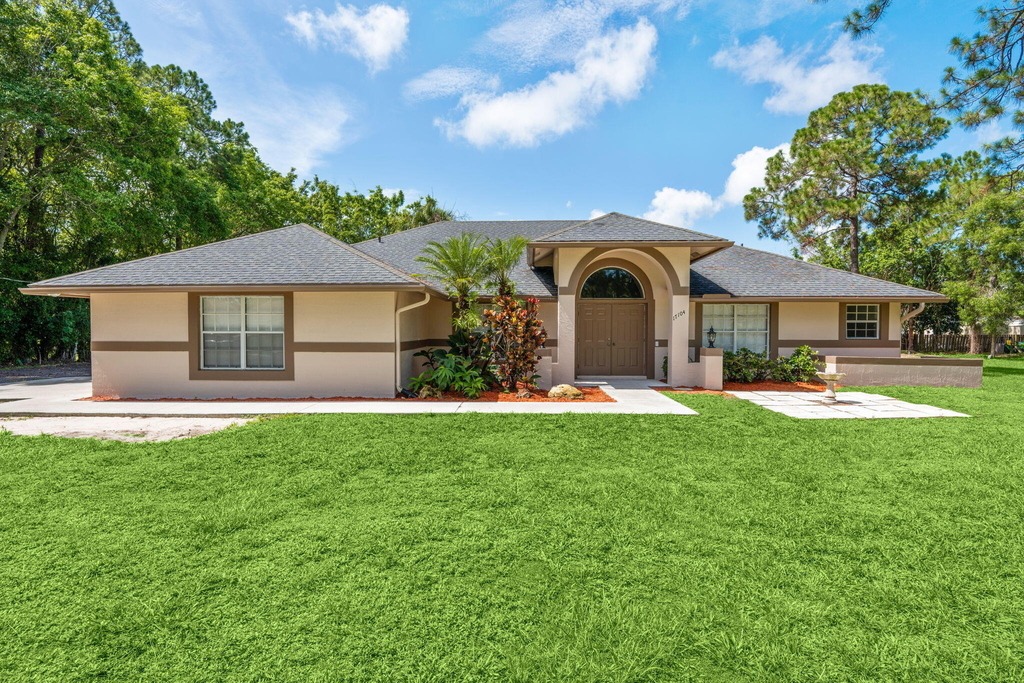 17104 76th Street N - Photo 0
