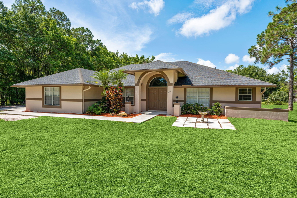 17104 76th Street N - Photo 2