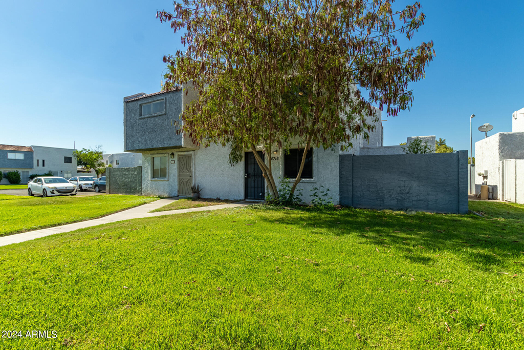 4718 W Orangewood Avenue - Photo 2