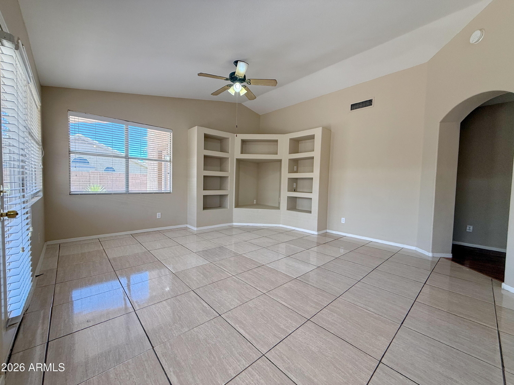 9821 W Yukon Drive - Photo 11