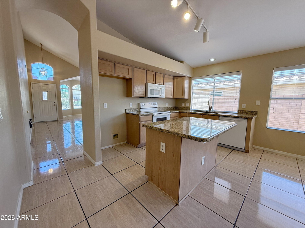 9821 W Yukon Drive - Photo 9