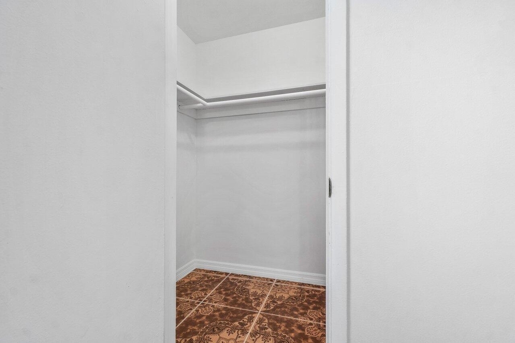 4271 Empress Street - Photo 14