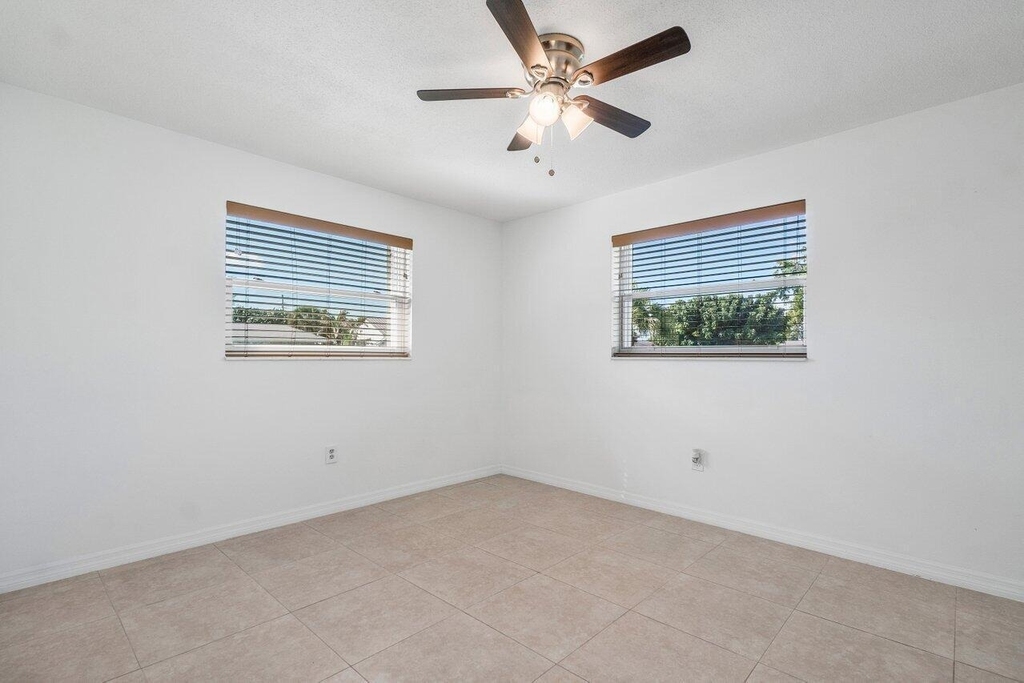 4271 Empress Street - Photo 10