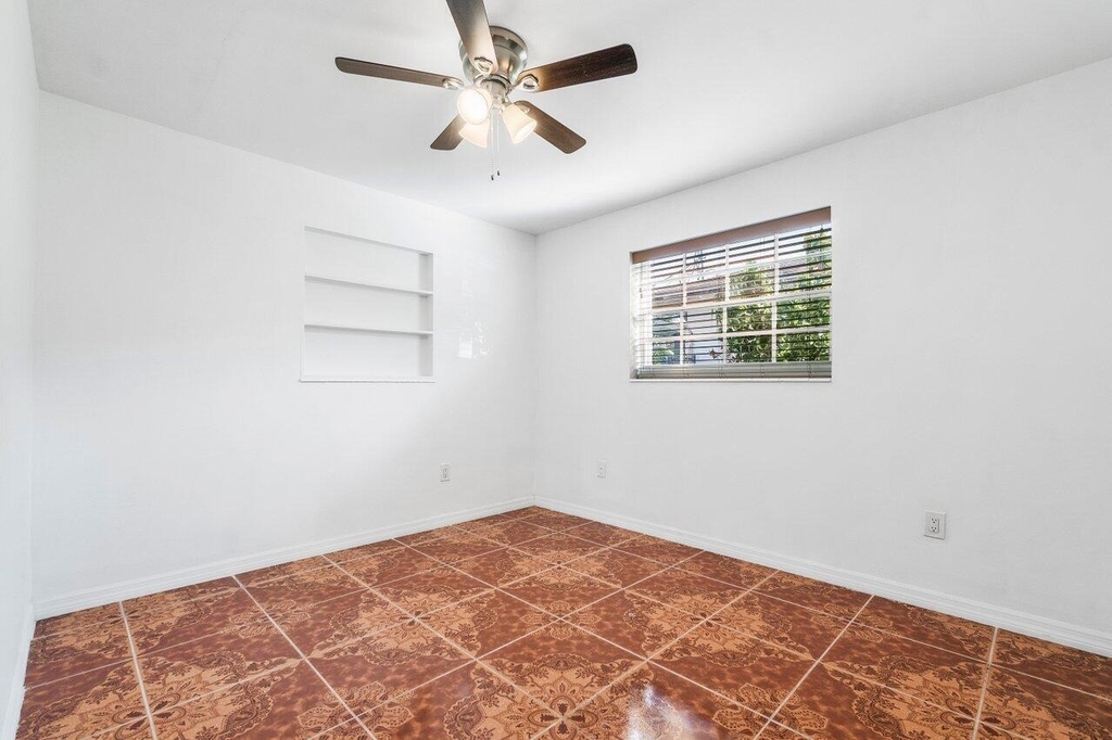 4271 Empress Street - Photo 15