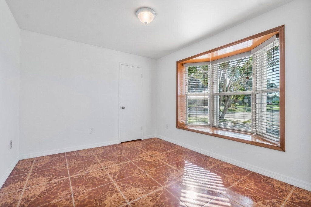 4271 Empress Street - Photo 17