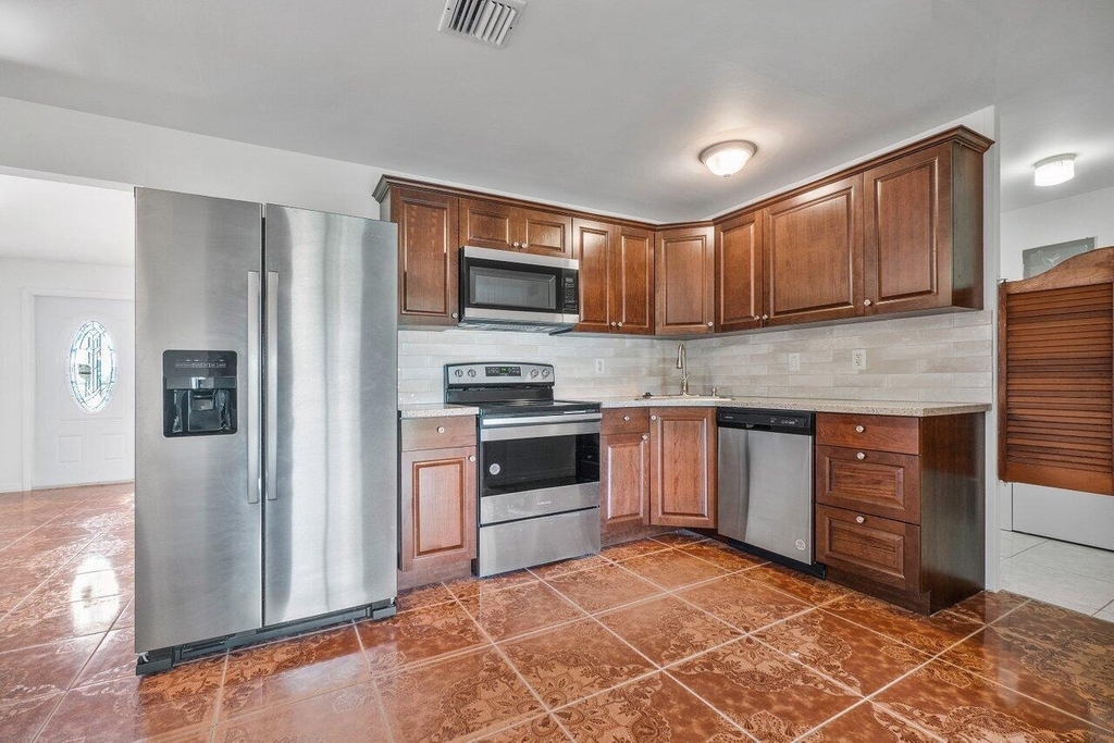 4271 Empress Street - Photo 7