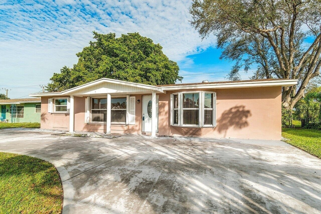 4271 Empress Street - Photo 2