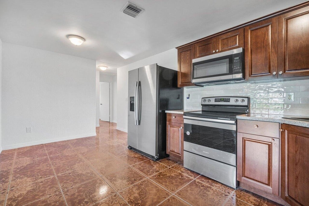 4271 Empress Street - Photo 8