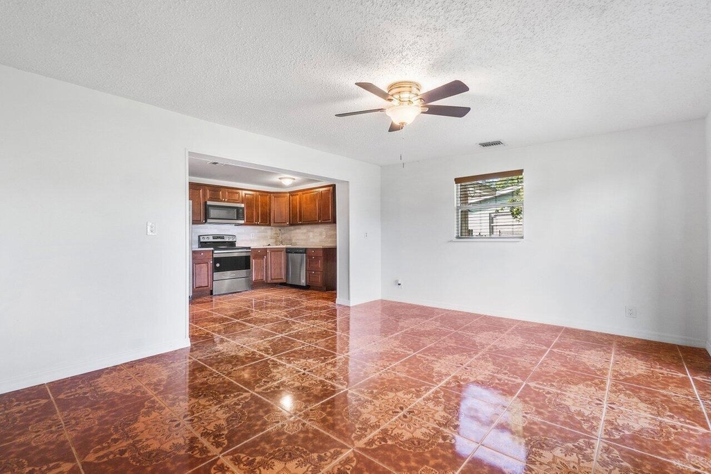 4271 Empress Street - Photo 5