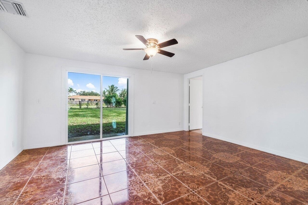 4271 Empress Street - Photo 6