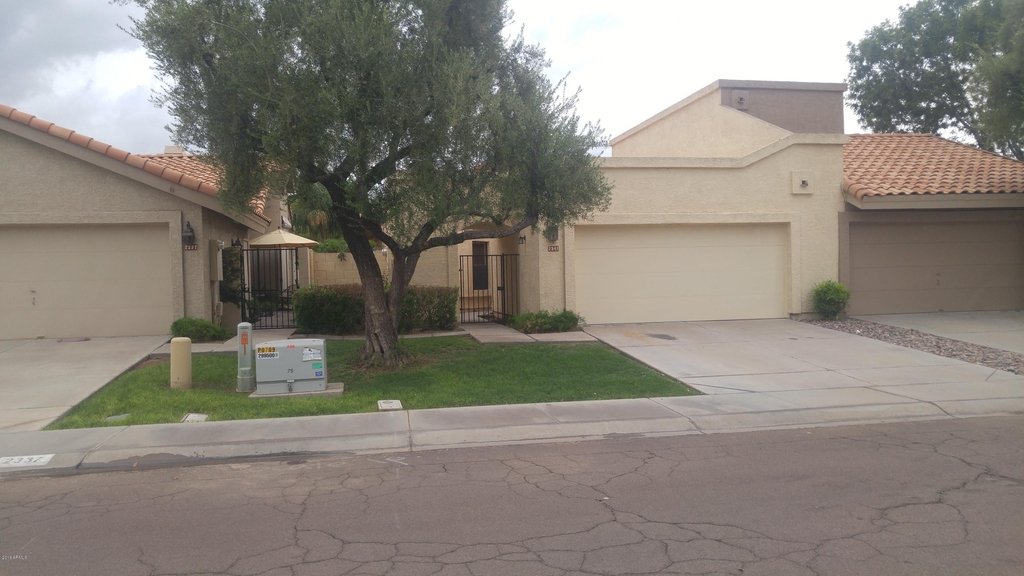 2341 W Shawnee Drive - Photo 0