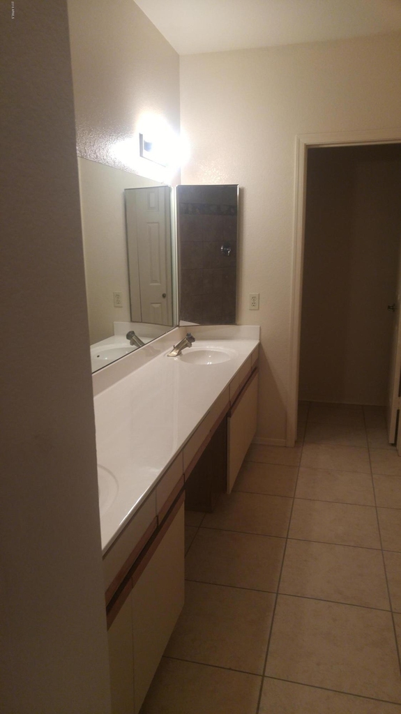2341 W Shawnee Drive - Photo 2
