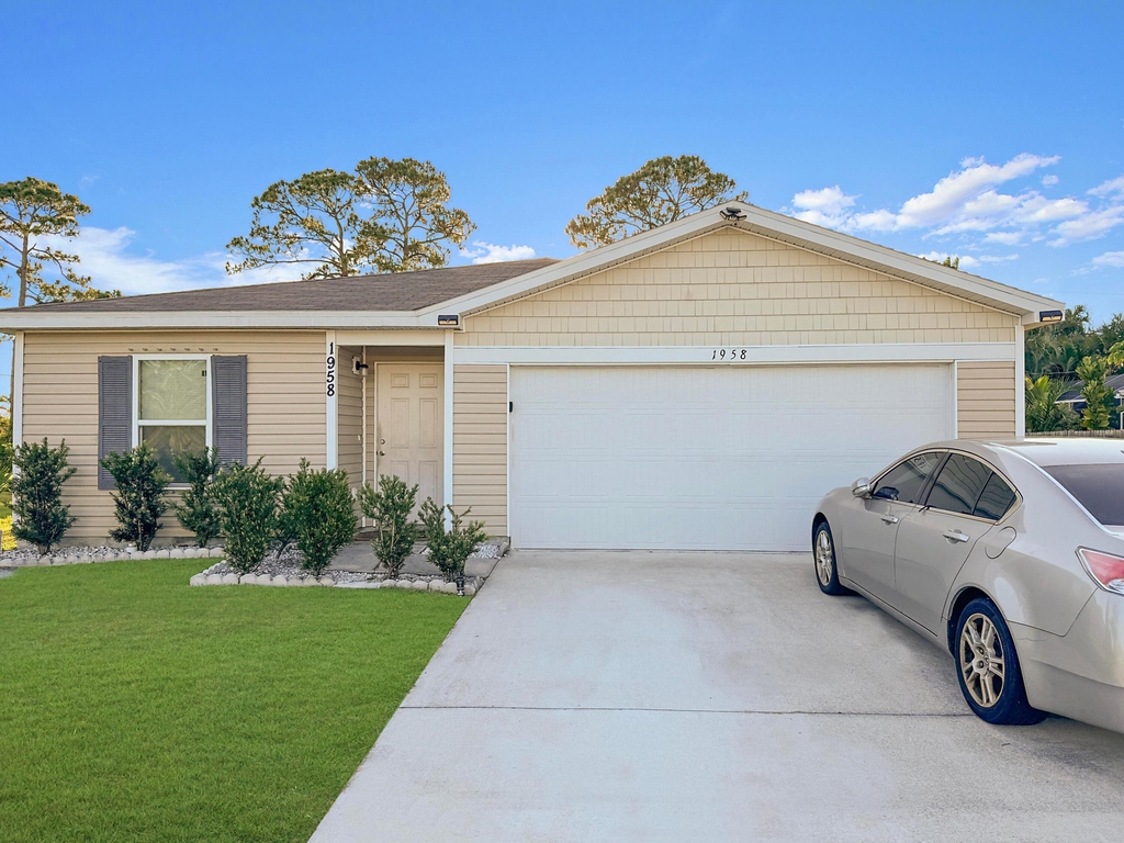 1958 Se Floresta Drive - Photo 0