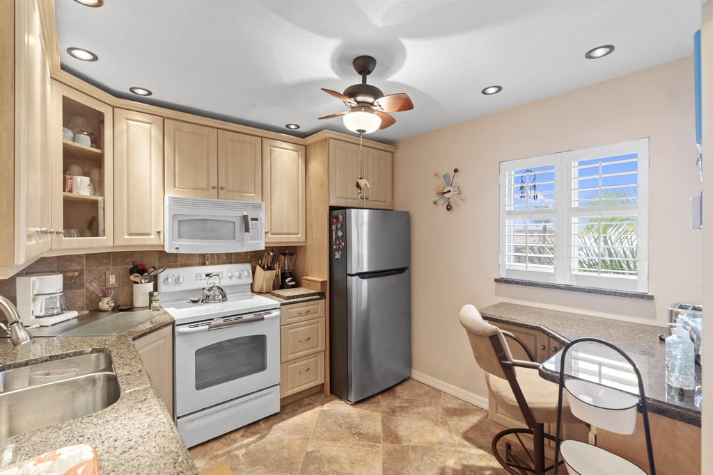 2615 Ne 1st Court - Photo 10