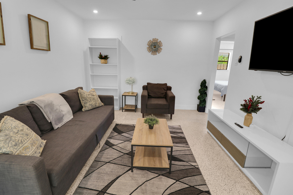 210 Sw 11th Street - Photo 2