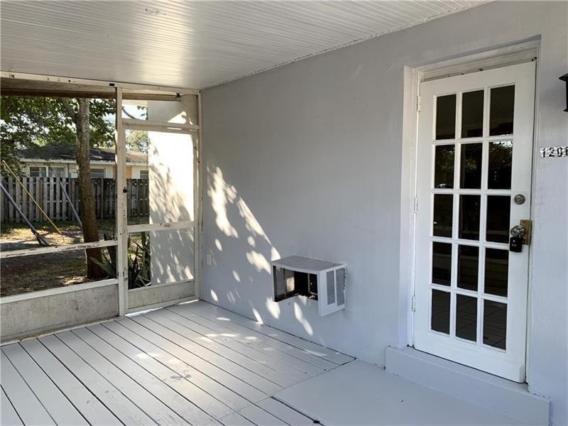 114 Nw 25th Street - Photo 1