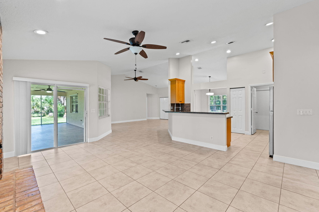 16628 Valencia Boulevard - Photo 12