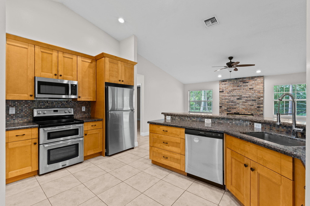 16628 Valencia Boulevard - Photo 8