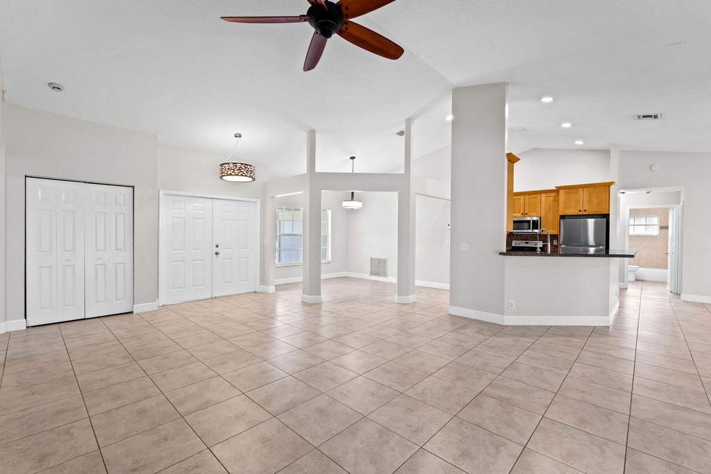 16628 Valencia Boulevard - Photo 5