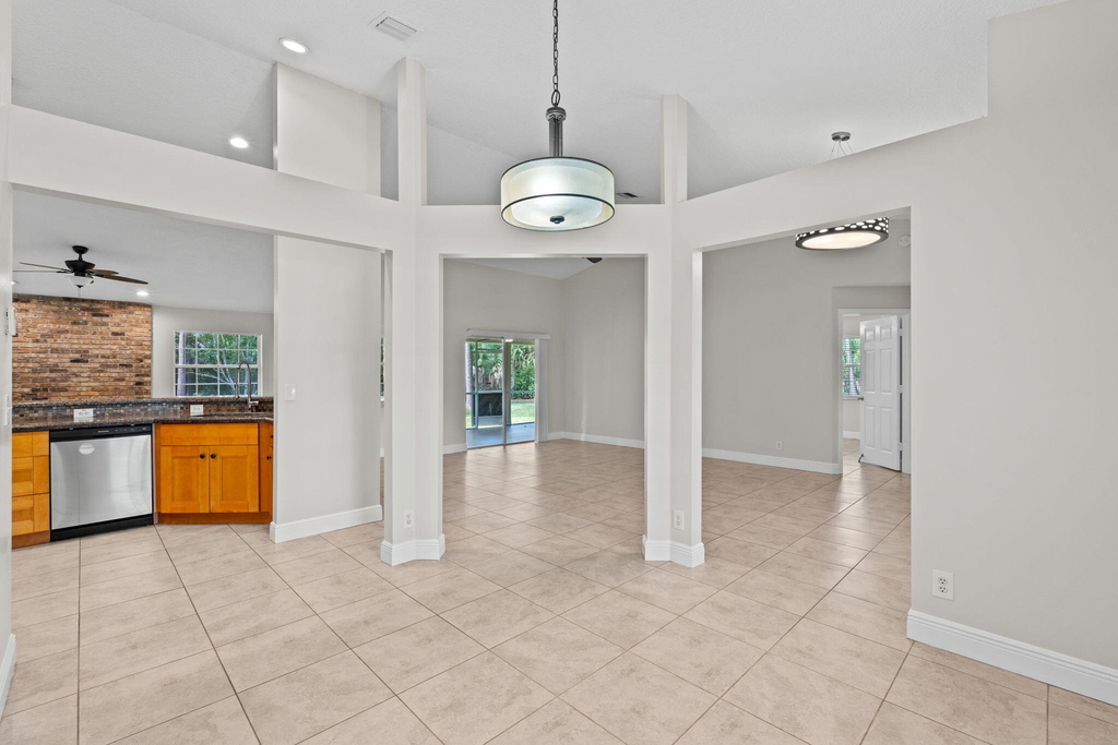 16628 Valencia Boulevard - Photo 7