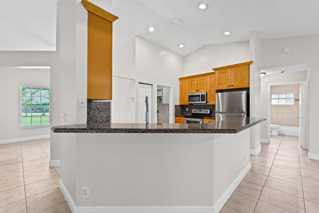 16628 Valencia Boulevard - Photo 11