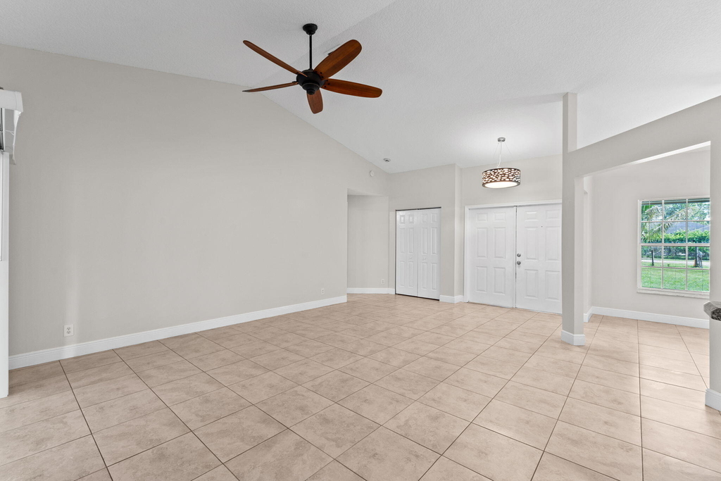 16628 Valencia Boulevard - Photo 4